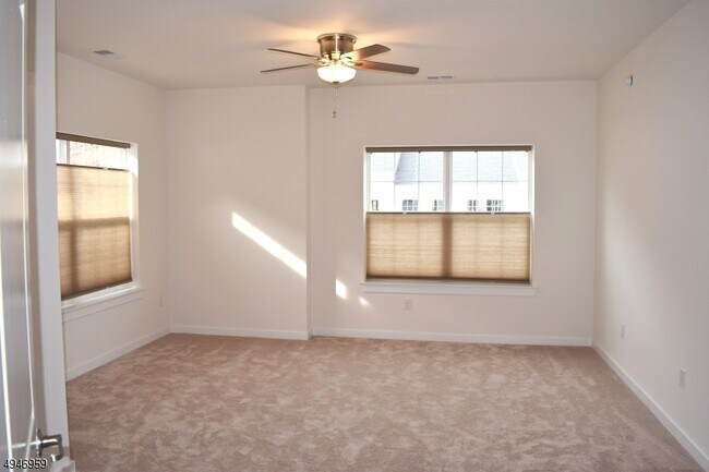Building Photo - 229 Parkview Ln