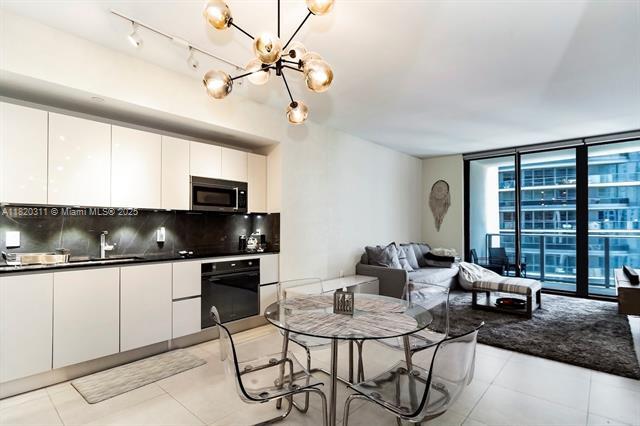 Building Photo - 1010 Brickell Ave