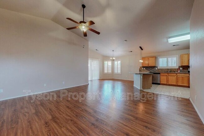 Building Photo - 10420 Calle Hermosa Ct NW