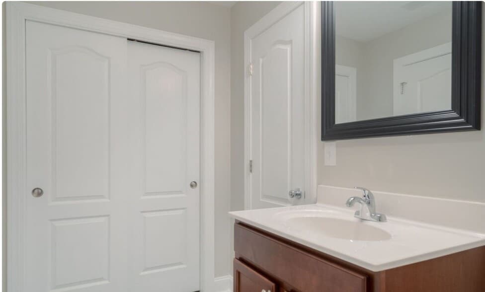 Building Photo - 335 Twisted Oak Dr NW