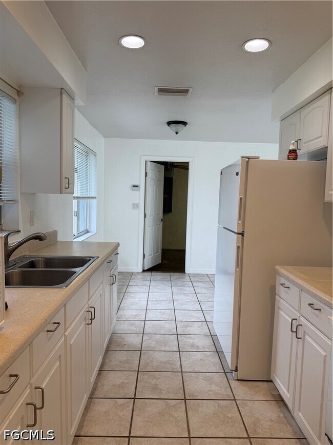 Building Photo - 2610 W Rd