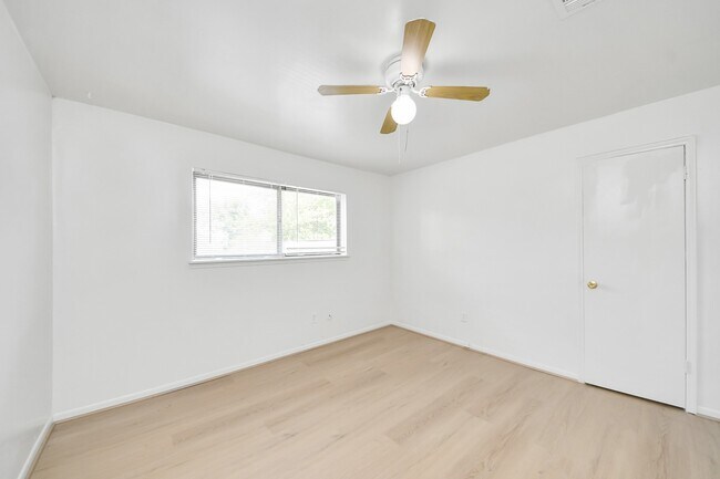 Building Photo - 9131 Rentur Dr