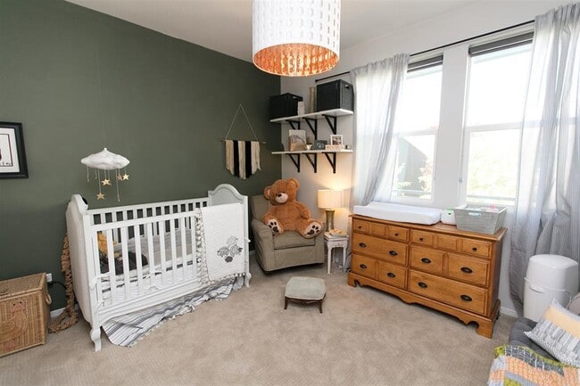 Building Photo - Urban living in this Gorgeous 3 bedroom 3....