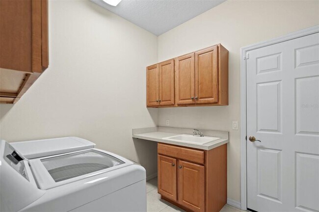 Building Photo - 7806 Drayton Cir