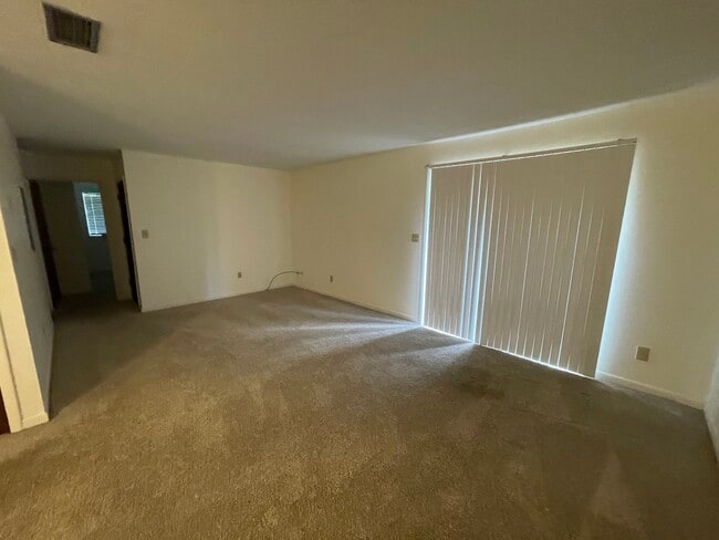 Building Photo - 250 S Villas Ct