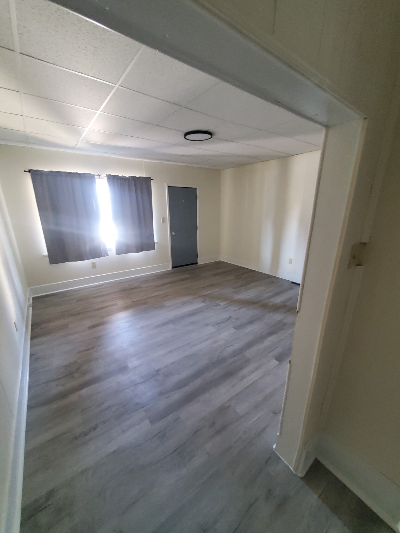 Building Photo - 612 4th Ave