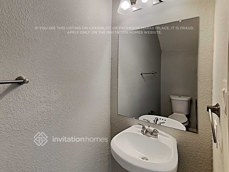 Building Photo - 7914 Modesto Dr