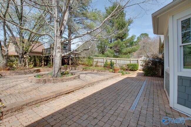 Building Photo - 501 Brenda Dr