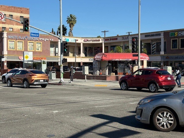 Building Photo - 1667 S Westmoreland Blvd