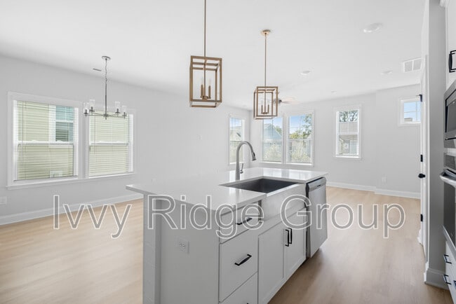 Building Photo - 2538 Lydia Ave