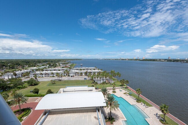 Building Photo - 241 Riverside Dr