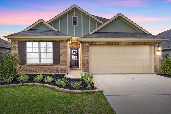 Primary Photo - 723 Larkspur Shadow Dr