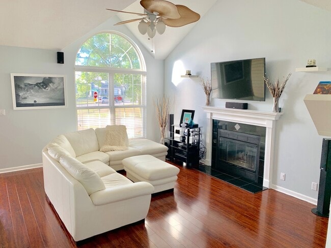 Building Photo - Welcome Home Rent Ready!