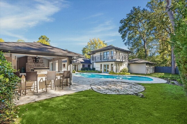 Building Photo - 547 3 Corners Dr