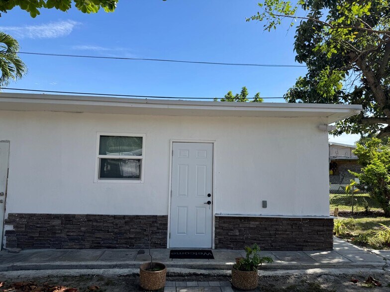 Building Photo - 3321 SW 35th St