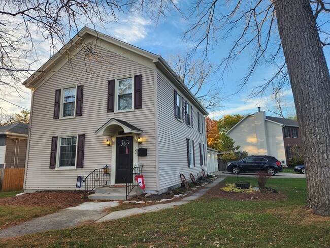 Primary Photo - 122 Dole Ave