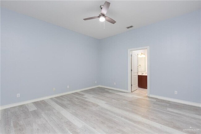 Building Photo - 17 S Excalibur St