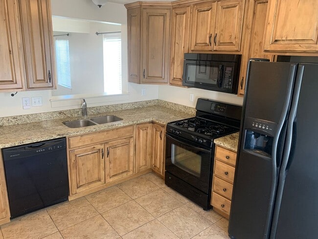 Building Photo - Beautiful 3 bedroom1.5 bath townhome in Price Utah