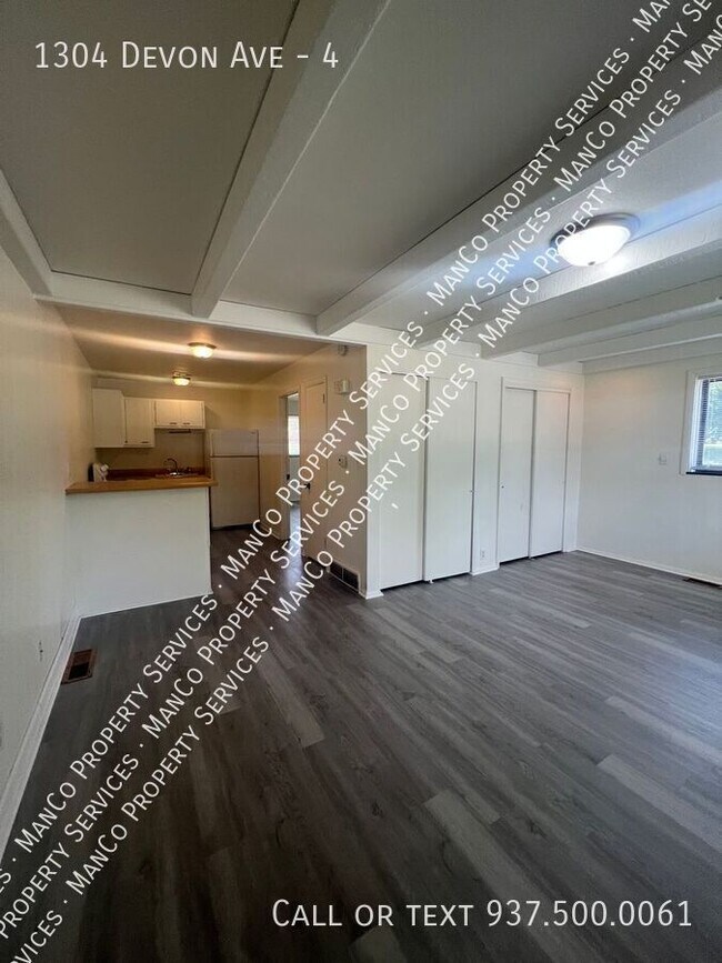 Building Photo - 1304 Devon Ave
