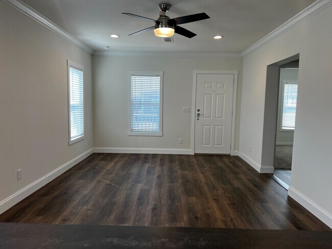 Building Photo - 100 Biloxi Ct