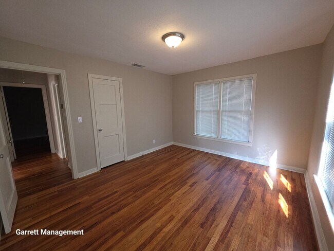 Building Photo - 3/2 Remodeled Home in Lampasas