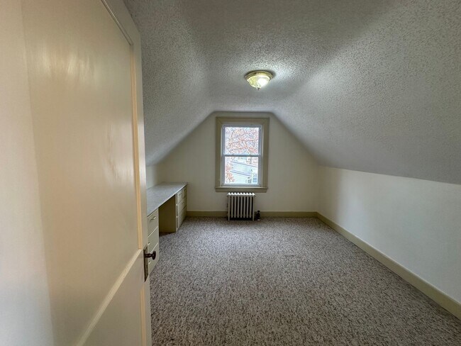 Building Photo - House in Bedford with Lot of Outdoor Space.