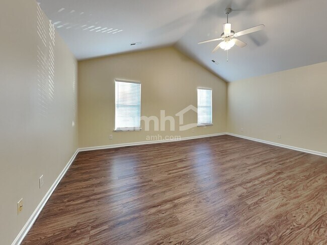 Building Photo - 3005 Quail Oaks Dr