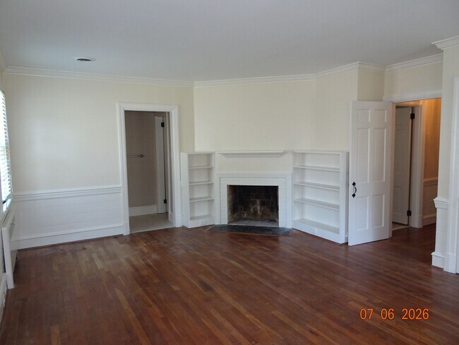 Building Photo - 3 bedrooms, 2 baths single family home