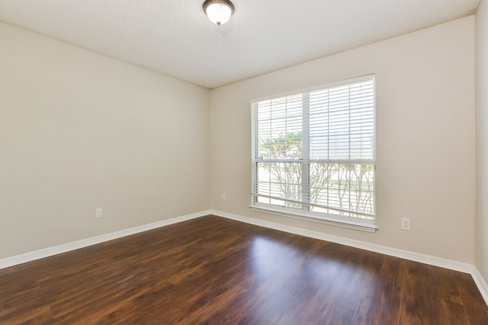 Building Photo - 2119 Dumas Dr