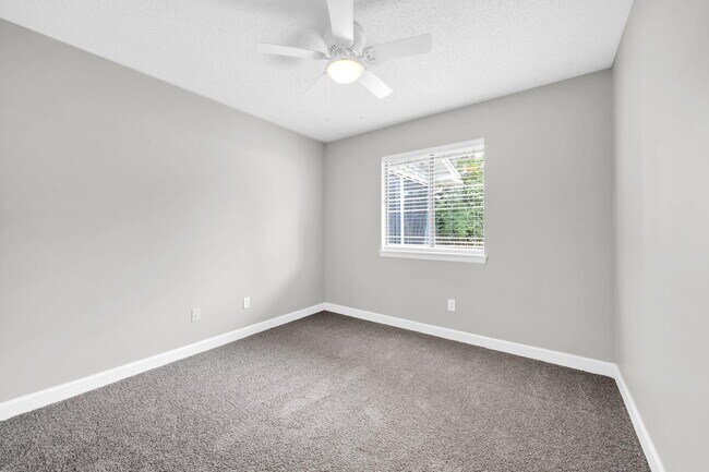Building Photo - 3930 Balsam Dr