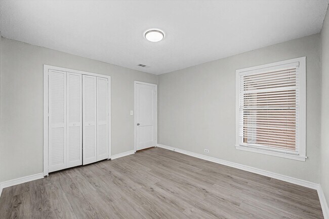 Building Photo - 1108 Georgina St