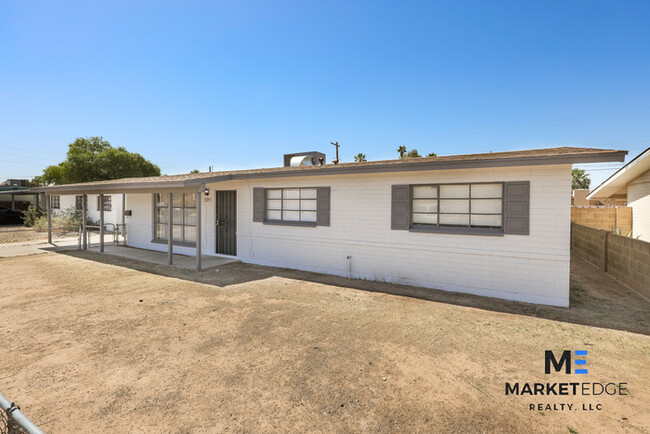 Building Photo - 4 Bed/2Bath Home at 39th Ave/Camelback! Re...