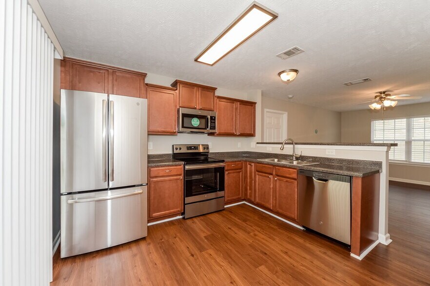Building Photo - 925 Birchmill Point S