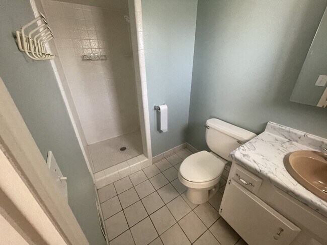 Building Photo - Spacious 6-Bed Oasis with Finished Basement & Cozy Fireplace.