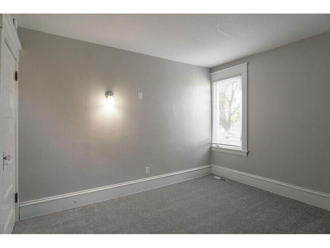 Building Photo - 1606 Concordia Ave