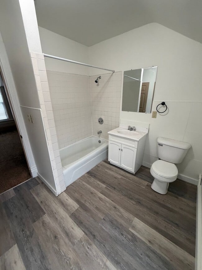 Building Photo - 650 Franklin St