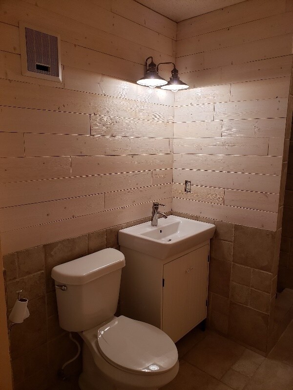 Building Photo - 2087 Oak Meadow Cir