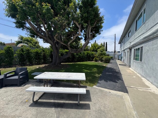 Building Photo - 3920 Redondo Beach Blvd