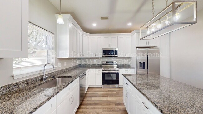 Building Photo - 12383 Tropic Dr