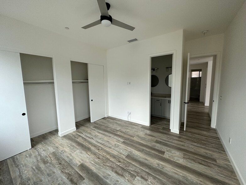 Building Photo - 256 B Ave