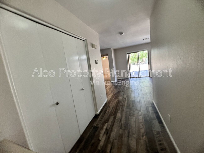 Building Photo - 9138 W Ross Ave