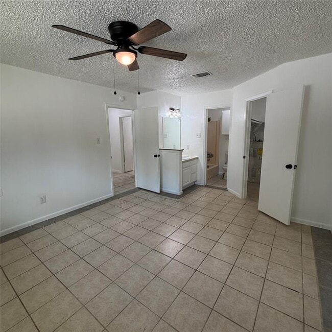 Building Photo - 1301 Greenlawn Pkwy