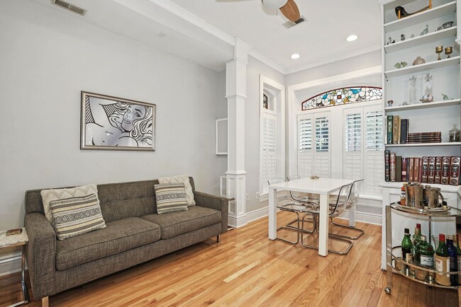 Building Photo - Lovely 2 BR/2.5 BA Apartment near Noma II!