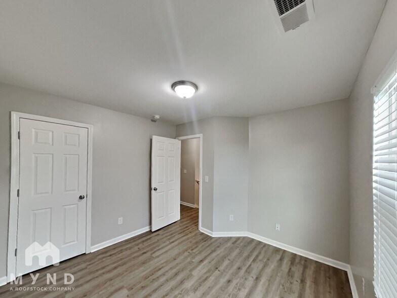 Building Photo - 117 Patriot Point Dr