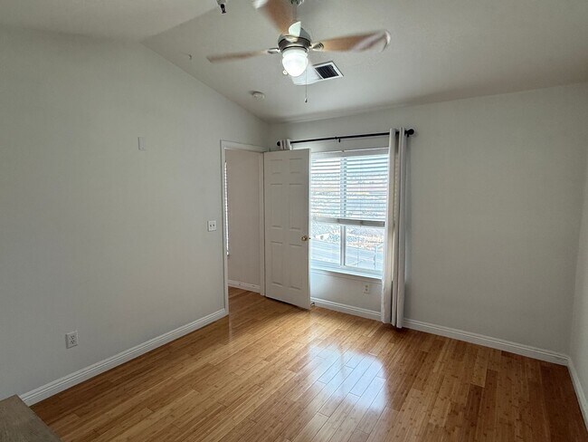 Building Photo - 2 Bedrooms with 2 Bathrooms at the Edge at...