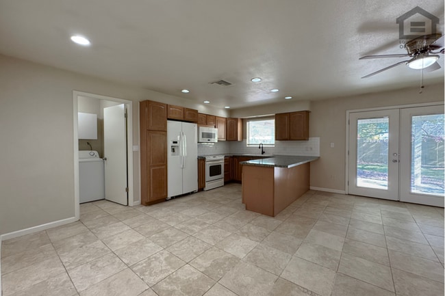 Building Photo - 3Bed/2Bath House at Baseline Rd/Rural Rd! Ready for Immediate Move-In! – NO HOA!