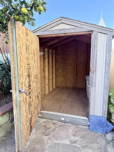 Building Photo - 230 W H St