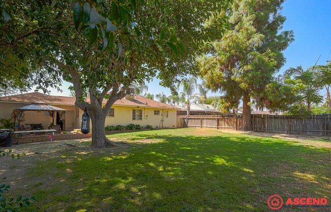 Building Photo - 3720 Apache Ave