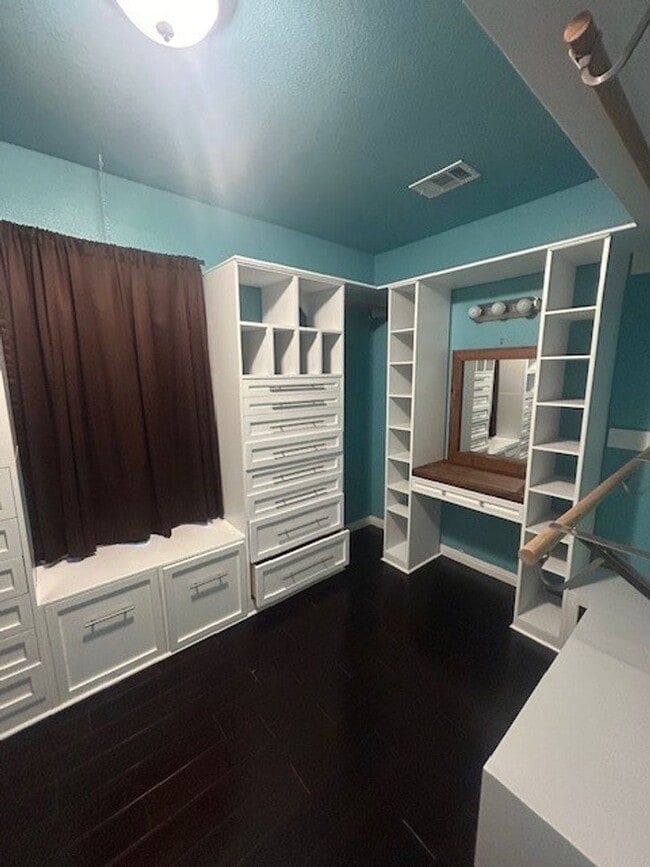 Building Photo - Updated Country Living