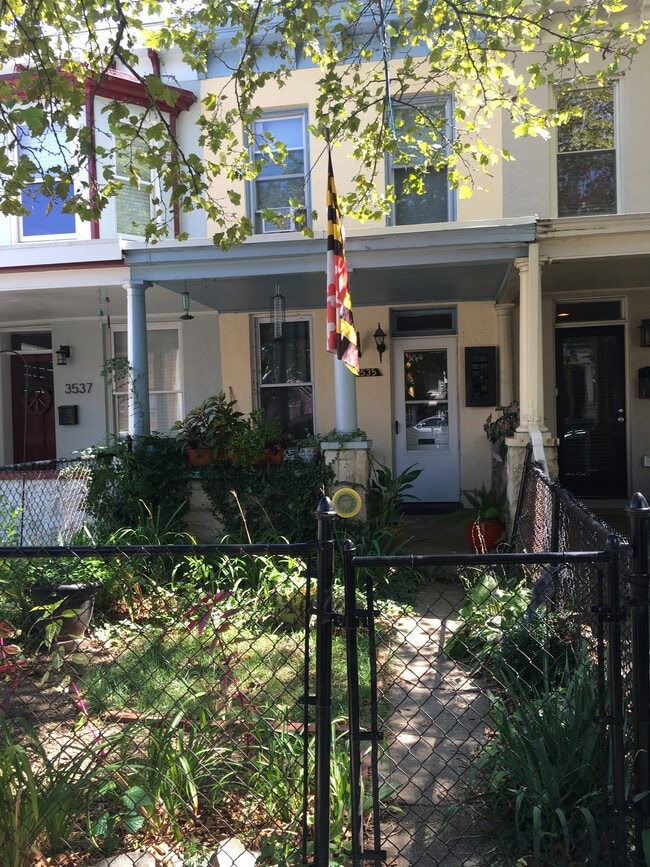 Primary Photo - 3535 Hickory Ave